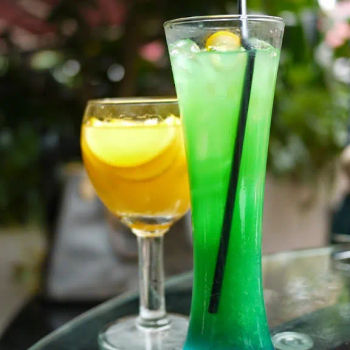 Oceanic (Tio Pepe, Blue Curacao, Orange Juice)