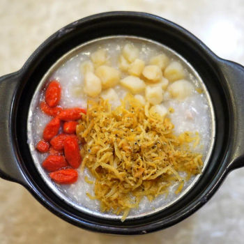 Dried Scallop Porridge with Whitebait