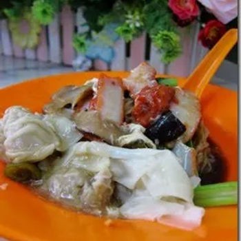 Dry wantan mee with boiled wantan