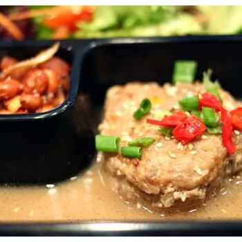 家乡咸蛋吊片肉饼便当 Steamed meatloaf with salted egg and dried cuttlefish bento