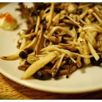 Kinoko Itame / Sitr-fried assorted mushrooms