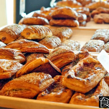 五大种类包括法国面包、优质日本粉面包、甜面包系列、低糖低油软欧面包、可颂丹麦系列（Croissant Danish）