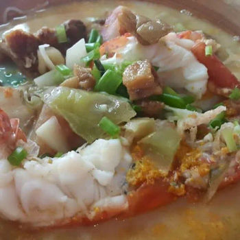 Close up signature dish, sang har fish head noodle !