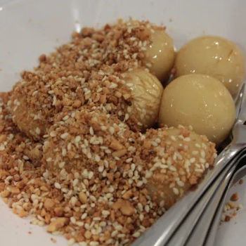 HK Style Rice Ball Served with Peanut Sugar