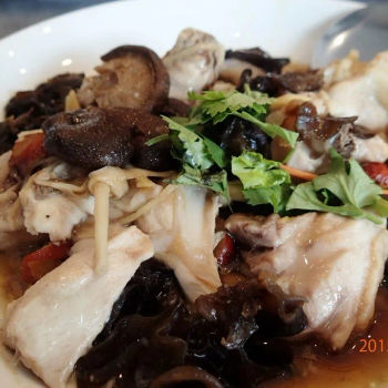 Steamed chicken with black fungus and dried lily buds