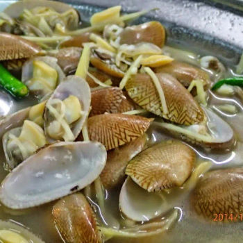 Seong Tong La La clams in soup of Chinese wine flavour