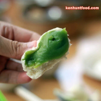 
Pandan-Lotus Paste Bao/ 斑斓莲蓉包