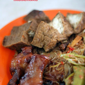 Char Bee Hoon/ Stir Fried Vermicelli Noodles