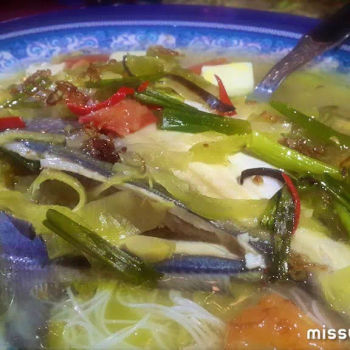 Pomfret with meehoon (rice vermicelli)