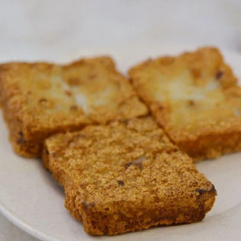Lor Bak Gou (fried radish cake) 