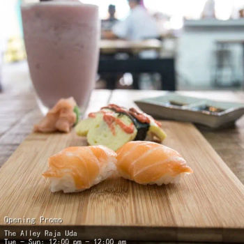 2 x Tamago Mentai, 2 x Salmon Sushi, and 1 x Hot Coffee