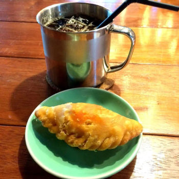 Iced Kopi O & Curry Puff