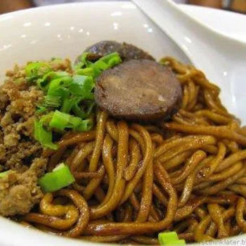 Homemade noodles in dry sauce