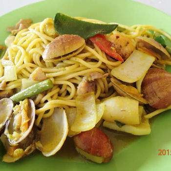 Green Curry Spaghetti Seafood With Added Pork Meat 