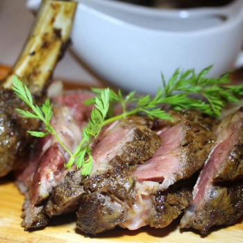 Prime Rib with Roasted Vegetables and Au Jus