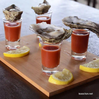 Oysters served on a platter