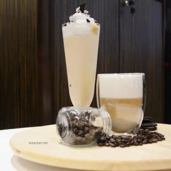 Cookies and Vanilla Cream flavoured latte