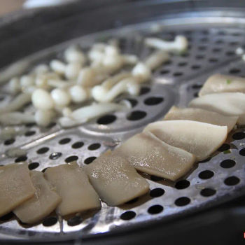 
Shimeiji Mushrooms (Rm 5) and Abalone Slices (Rm 10 for 15 pieces)