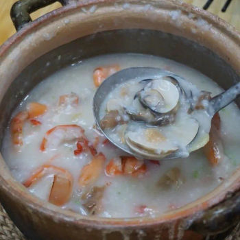 Clams & Live River Prawns Claypot Porridge (RM16 per portion of clams, RM10 per 100g river prawns) RM51 for this portion