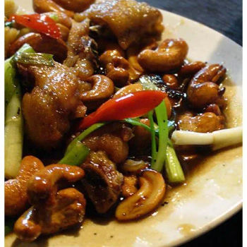Stir-fry chicken with cashew nuts