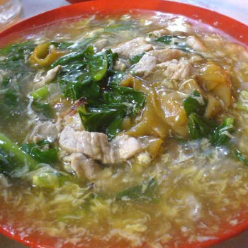 Wat tan hor (kuey teow in eggy gravy)