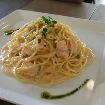 Salmon creamy pasta