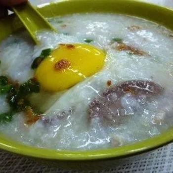 Porridge with pork pieces