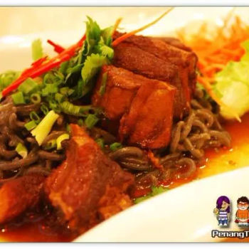 Dry version of pork ribs with black sesame ramen