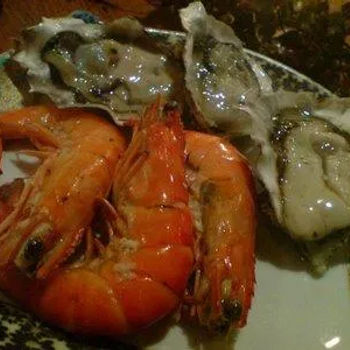 Fresh Oysters and Prawns