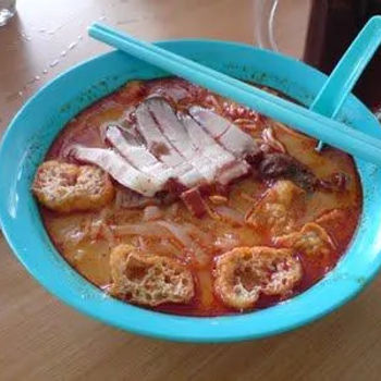 Curry Noodle with Roast Pork