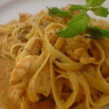 Fettucini Con Pollo E Gamberetti