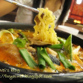 Hot Pot Chicken Noodles