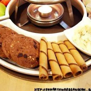 Patisserie and Almond Flakes