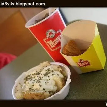 Baked Potato, 3 Nuggets and Soft Drinks