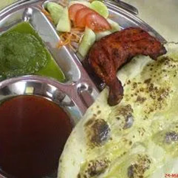 Chicken Tandoori Set With Cheese Naan