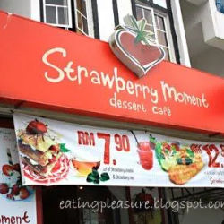 Strawberry Moment Cafe
