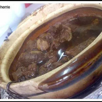 vinegar pork in claypot.