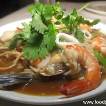 Braised Yee Mee with Prawns and Lobster