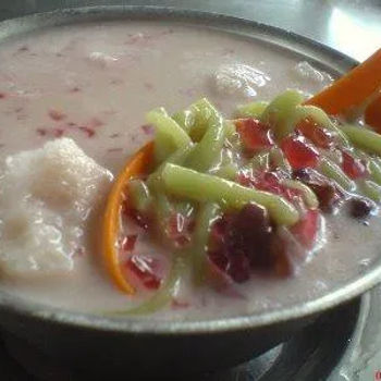 Cendol in coconut milk