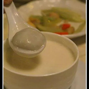 Almond cream with black sesame glutinous balls