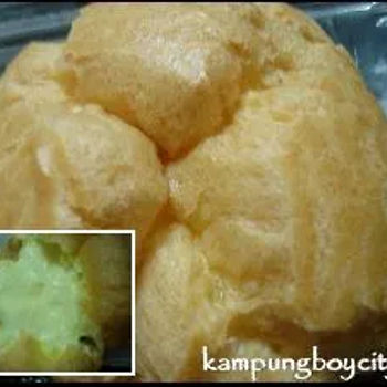 Cream puff with rish custard filling