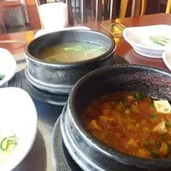 Thick and Clear Kimchi Tofu Soup