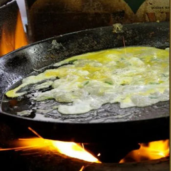 Yummy “oh chien” in the midst of preparation