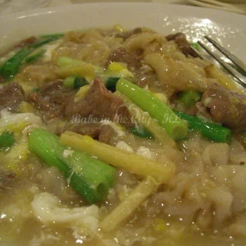 Ginger Hor Fun (Flat Rice Noodles) With Ostrich