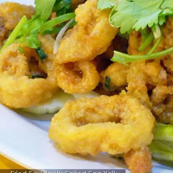Fried Squid with Mashed Salted Egg Yolk