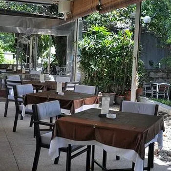 Beach Blanket Babylon