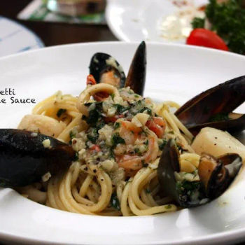 Seafood Spaghetti with white wine sauce