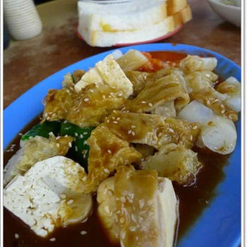 Chee Cheong Fun served with Yong Tau Foo