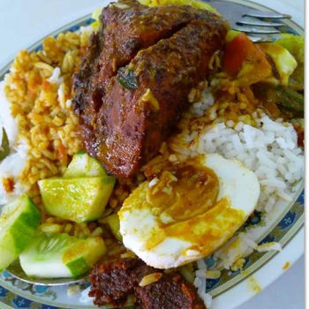 Fried Chicken with Spices and Curry Leaves