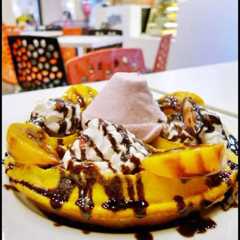 Tutti Fruitti Waffle With One Scoop Ice Cream